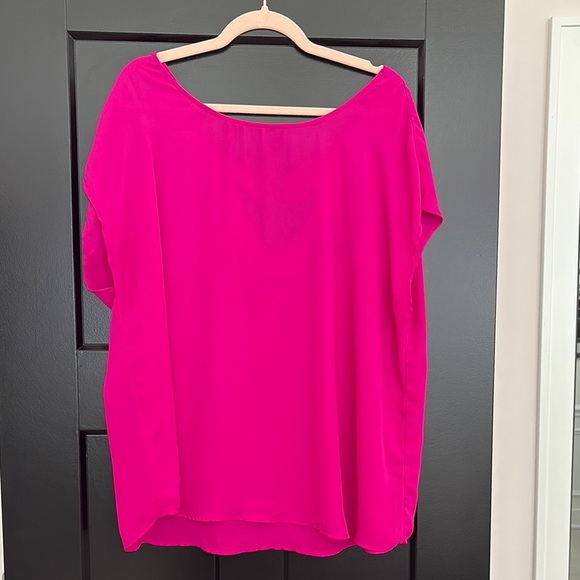 Torrid Dark Pink Boxy Short Sleeve Blouse V-Neck back w/silver hoop.Size 1=14/16 - Picture 1 of 8